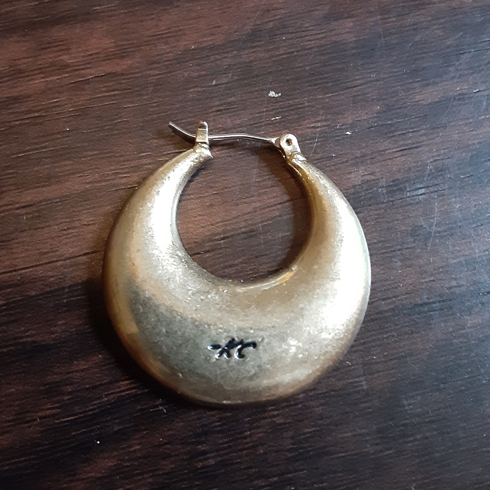 Earing - Picture 2 of 3